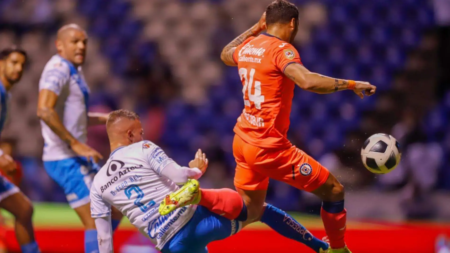 Partido del Club Puebla contra el Cruz Azul